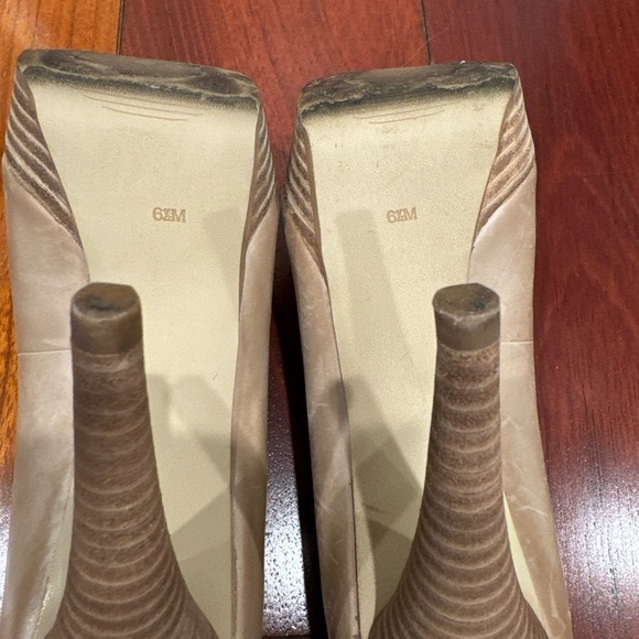 Guess High Heels, Platform Beige pump size 6.5 - Picture 4 of 5